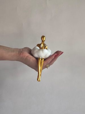 ESTATUETA MULHER COM BOLA DE CRISTAL